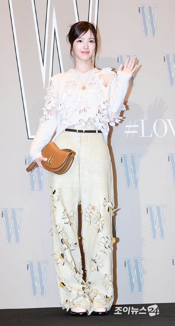 배우 노정의가 14일 오후 서울 종로구 포시즌스 호텔에서 열린 더블유 코리아 제19회 유방암 인식 향상 캠페인 자선 행사에 참석하고 있다. [사진=정소희 기자]