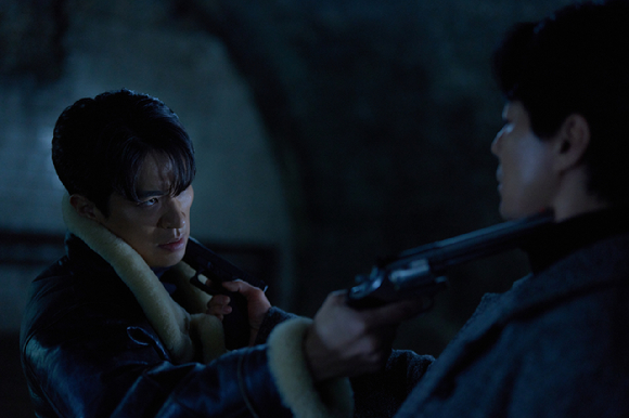 배우 박정민과 조인성이 영화 '휴민트'에서 열연하고 있다. [사진=NEW]