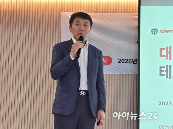 대동이 개발한 각종 농업용 로봇. 왼쪽 위부터 시계방으로 예초로봇), 방제로봇, 산업용로봇, 운반로봇. [사진=최란 기자]