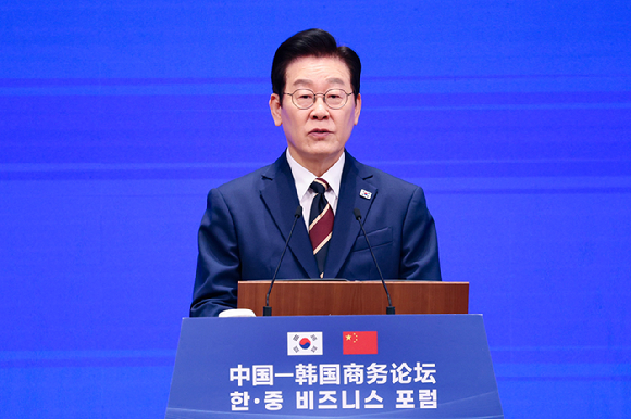 중국을 국빈방문 중인 이재명 대통령이 5일 베이징 조어대에서 열린 한&middot;중 비즈니스 포럼에서 발언하고 있다. 2026.1.5 [사진=연합뉴스]