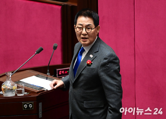 강선우 여성가족부 장관 후보자가 지난 14일 서울 여의도 국회 여성가족위원회에서 열린 인사청문회에서 모두발언을 하고 있다. [사진=곽영래 기자]