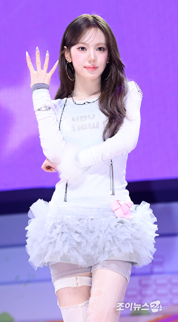 키키 수이가 26일 오후 서울 광진구 광장동 예스24라이브홀에서 열린 그룹 키키(KiiiKiii) 미니 2집 '델룰루 팩(Delulu Pack)' 발매 기념 쇼케이스에 참석하고 있다. [사진=정소희 기자]