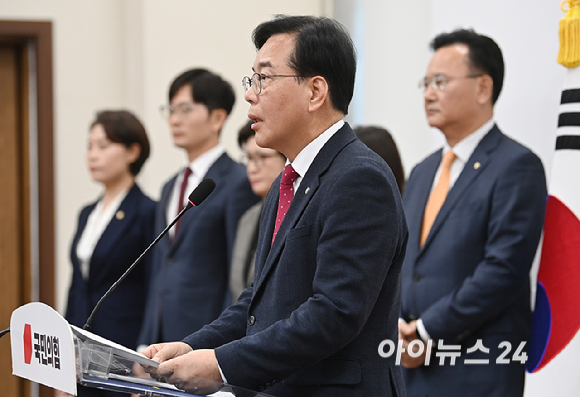 송언석 국민의힘 원내대표가 3일 서울 여의도 국회에서 기자회견을 하고 있다. [사진=곽영래 기자]