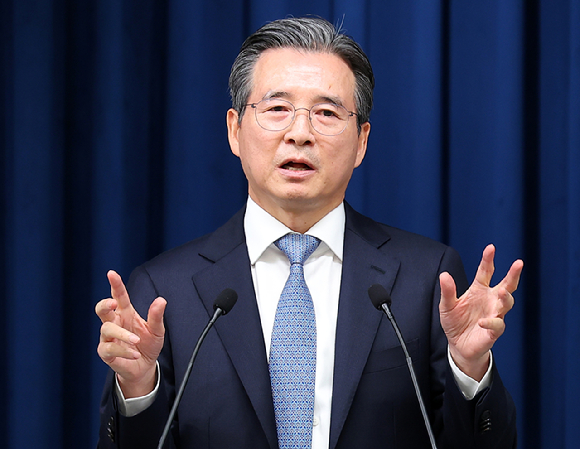 김용범 대통령실 정책실장이 1일 용산 대통령실에서 이재명 대통령의 샘 올트먼 오픈AI CEO 접견 관련 브리핑을 하고 있다. 2025.10.1 [사진=연합뉴스]