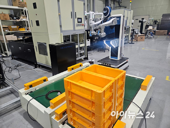 뉴로메카 포항비즈니스베이 공동연구실에서는 물류라인을 가장한 휴머노이드 실증이 진행 중이다. [사진=설재윤 기자]