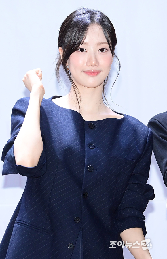 배우 이나은이 2일 오후 서울 종로구 대학로 이음아트홀에서 열린 연극 '클로저' 제작 발표회에 참석하고 있다. [사진=정소희 기자]