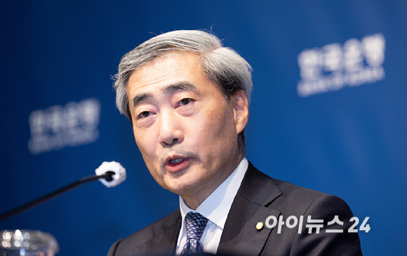 신현송 한국은행 총재가 28일 서울 중구 한국은행 본관에서 열린 통화정책방향 기자간담회에서 발언하고 있다. [사진=사진공동취재단 ]
