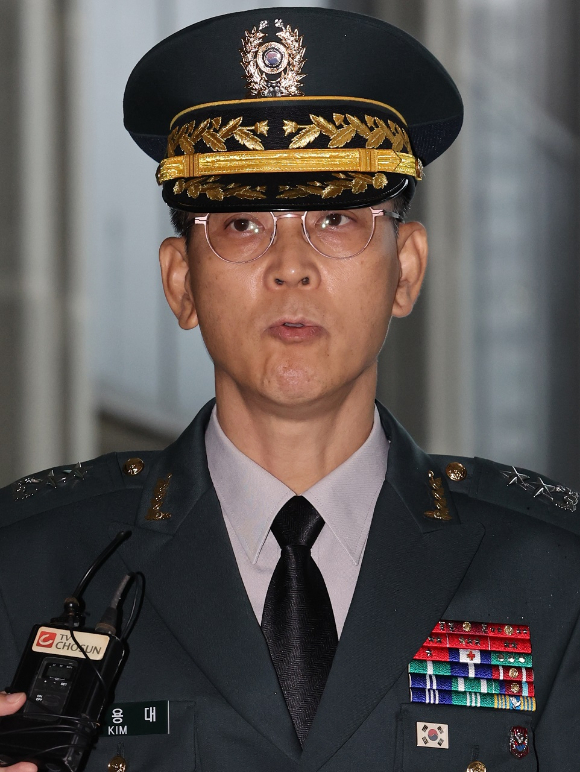 김용대 드론작전사령관이 17일 내란특검 사무실이 마련된 서울 서초구 서울고검에 조사를 받기 위해 출석하고 있다. 2025.7.17 [사진=연합뉴스]