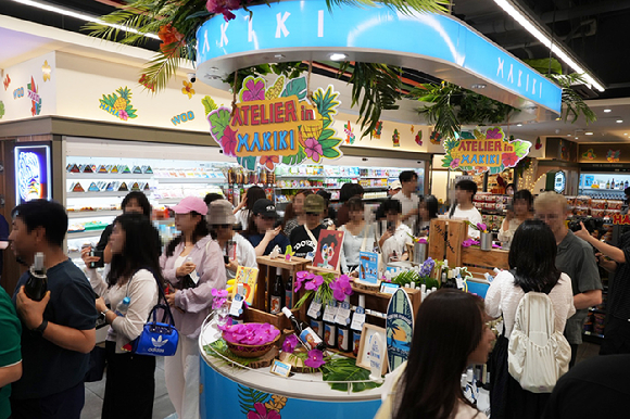 마키키 쇼비뇽블랑 팝업 현장이 방문객으로 붐비는 모습. [사진=세븐일레븐]