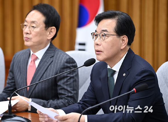 송언석 국민의힘 원내대표가 16일 서울 여의도 국회에서 열린 원내대책회의에서 발언하고 있다. [사진=곽영래 기자]