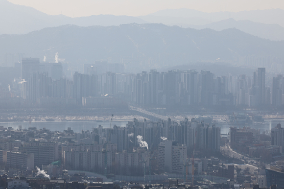 안개에 덮인 서울 시내의 아파트. 2025.2.9 [사진=연합뉴스]