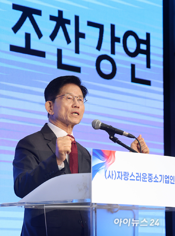 김문수 국민의힘 대선 후보가 15일 서울 여의도 중소기업중앙회 KBIZ홀에서 열린 '자랑스러운 중소기업인협의회 조찬 강연'에서 발언을 하고 있다. [사진=곽영래 기자]