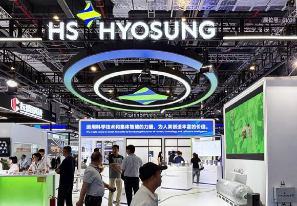 중국 상하이에서 진행되고 있는 &lsquo;CCE 2025&rsquo;에 참가한 HS효성첨단소재 부스 전경 [사진=HS효성첨단소재]