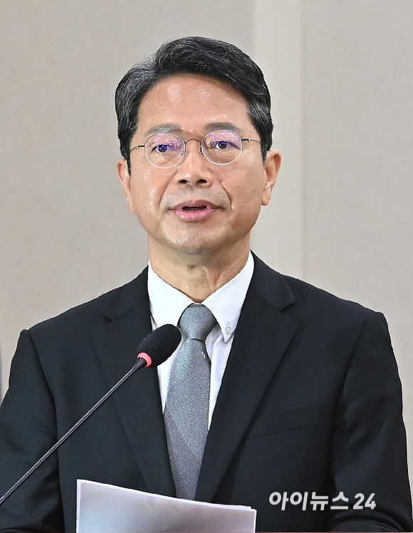 김승원 법무부 장관 후보자가 15일 서울 여의도 국회 법제사법위원회에서 열린 인사청문회에서 모두발언을 하고 있다. [사진=곽영래 기자]