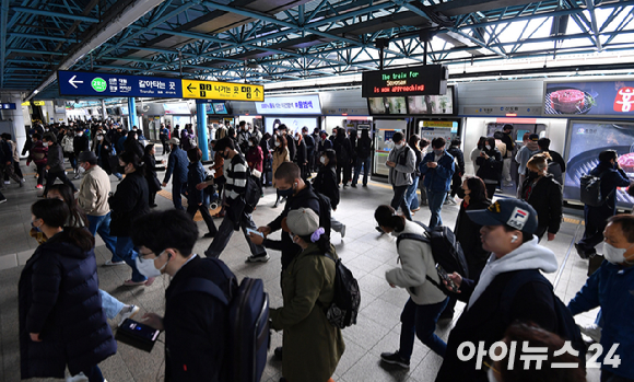 서울 지하철 2호선에서 신호장애가 발생해 시민들이 출근길 불편을 겪었다. 본 기사와 무관한 이미지. [사진=아이뉴스24 포토DB]