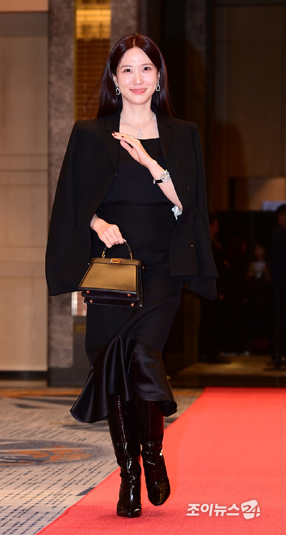 [포토] 박은빈, 부티 흐르는 블랙 드레스 패션