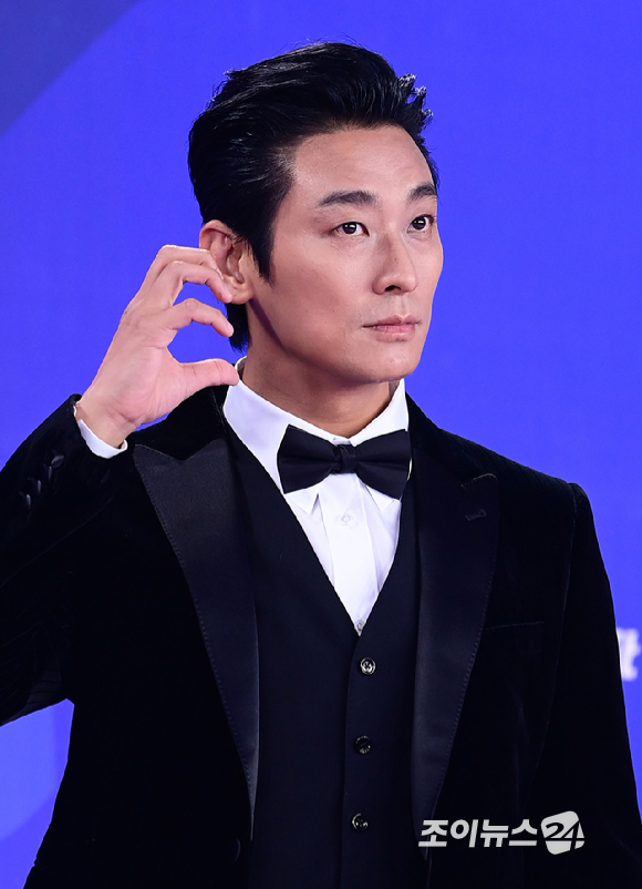 배우 주지훈이 18일 오후 인천광역시 파라다이스 시티에서 열린 제4회 청룡시리즈어워즈 레드카펫 행사에 참석하고 있다. [사진=정소희 기자]