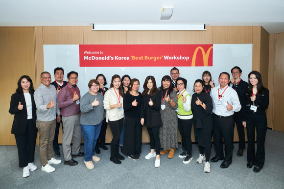 아시아 최초로 ‘베스트 버거’를 도입했던 한국맥도날드가 인도네시아, 태국, 베트남 맥도날드 임직원을 대상으로 ‘베스트 버거 워크숍’을 진행했다. [사진=한국맥도날드]