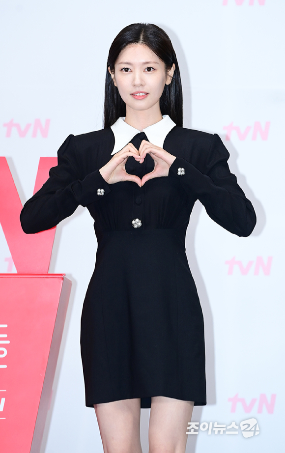 배우 정소민이 14일 오전 서울 구로구 신도림 라마다 호텔에서 열린 tvN 새 토일드라마 '엄마친구아들' 제작발표회에 참석하고 있다. [사진=정소희 기자]