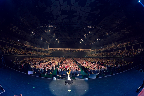 가수 겸 배우 이준호가 'Typhoon Family Drama Fan Meeting with LEE JUNHO('태풍상사' 드라마 팬미팅 위드 이준호)'에서 팬들을 만나고 있다. [사진=O3 Collective]