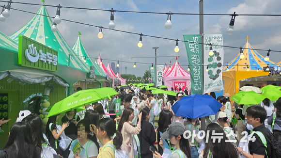 21일 서울 용산구 노들섬에서 열린 2025 올리브영 페스타가 소비자들로 북적이고 있다. [사진=진광찬 기자]