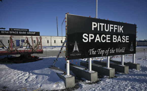 덴마크령 그린란드에 미국 국기를 꽂은 트럼프 대통령의 합성 사진. [사진=도널드 트럼프 트루스소셜]