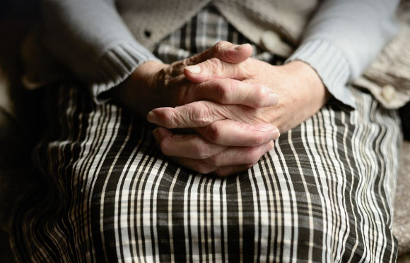 설날에 80대 어머니를 살해한 아들이 항소심에서도 징역 20년을 선고받았다. 본 기사와 무관한 이미지. [사진=픽사베이@congerdesign]