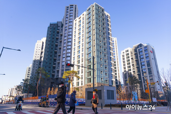 1월 입주할 서울 강동구 천호3구역 'e편한세상 강동 프레스티지원' 현장. [사진=김민지 기자]