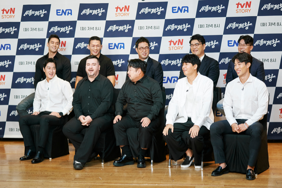 tvN STORY & ENA채널 '씨름의 제왕' 출연진들이 제작발표회에서 토크를 나누고 있다. [사진=tvN STORY & ENA채널]