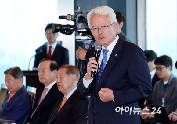 정의화 국민의힘 상임고문단 회장이 20일 서울 여의도의 한 식당에서 열린 상임고문단 오찬 간담회에서 발언하고 있다. [사진=곽영래 기자]