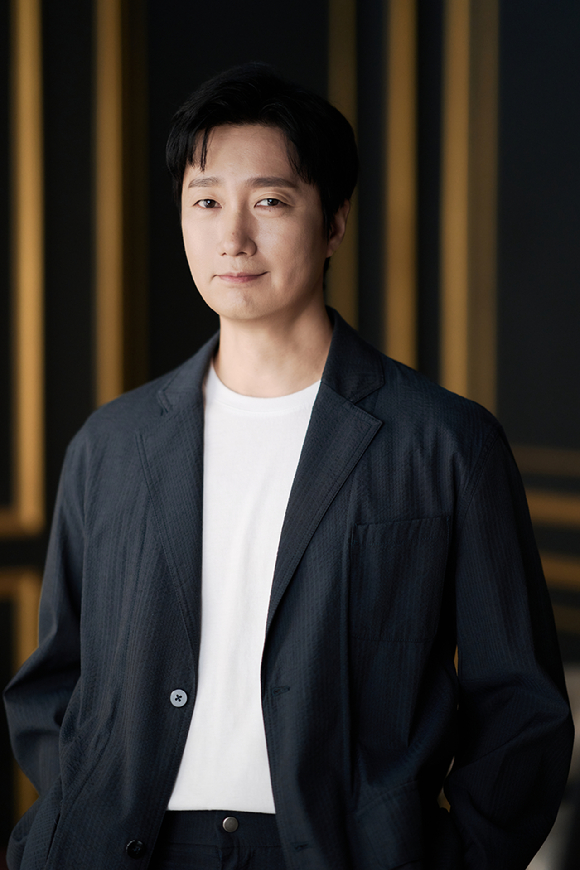 배우 박해일이 영화 '암살자(들)' 인터뷰에 앞서 포즈를 취하고 있다. [사진=(주)하이브미디어코프]