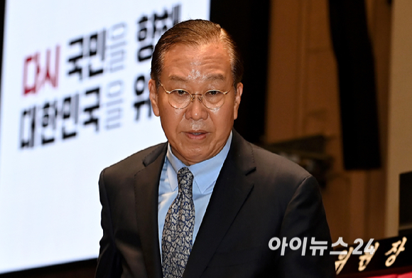 권영세 국민의힘 비상대책위원장이 9일 서울 여의도 국회에서 열린 의원총회에서 발언을 마친 뒤 이석하고 있다. [사진=곽영래 기자]