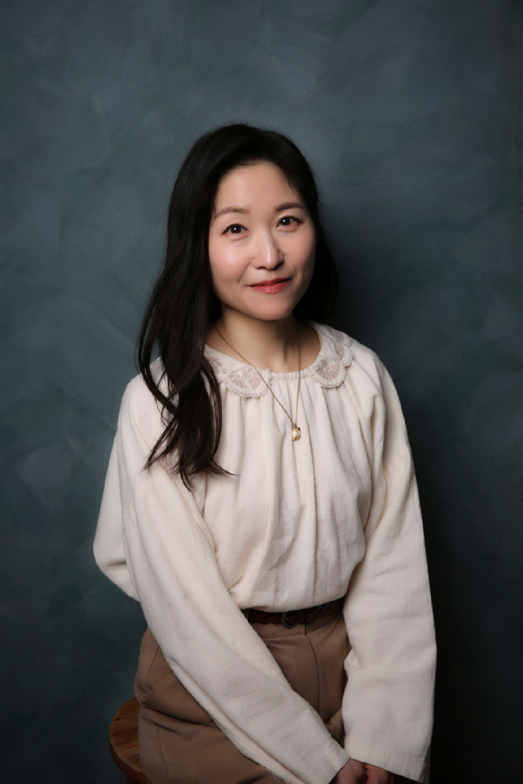 서유민 감독이 영화 '말할 수 없는 비밀' 인터뷰에 앞서 포즈를 취하고 있다. [사진=㈜하이브미디어코프]