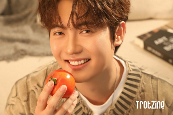 손빈아가 '트롯진' 커버 모델로 발탁, 화보 촬영을 진행했다. [사진=트롯진(TROTZINE)]