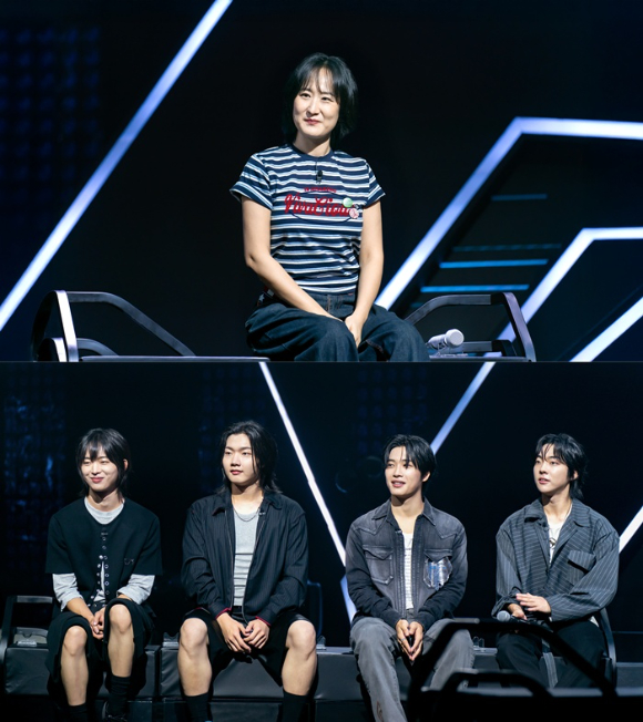 &apos;라이브 와이어&apos; 선우정아 &quot;제자 받아달라고 무릎 꿇은 男가수 있다&quot;