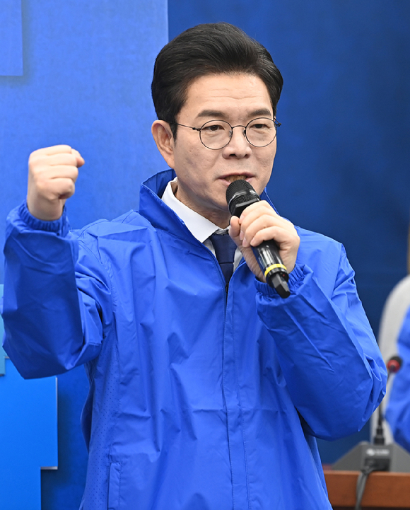 정원오 서울시장 후보가 23일 국회에서 열린 민주당 광역단체장 후보 연석회의에서 인사말을 하고 있다. [사진=곽영래 기자]