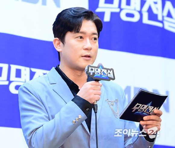 방송인 김대호가 25일 오후 서울 마포구 스탠포드호텔에서 열린 MBN 초대형 트롯 오디션 '무명전설-트롯 사내들의 서열전쟁' 제작발표회에 MC로 참석하고 있다. [사진=정소희 기자]