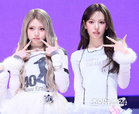 그룹 키키가 26일 오후 서울 광진구 광장동 예스24라이브홀에서 열린 그룹 키키(KiiiKiii) 미니 2집 '델룰루 팩(Delulu Pack)' 발매 기념 쇼케이스에 참석하고 있다. [사진=정소희 기자]