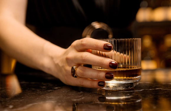 부산 한 유흥주점서 정신을 잃을 정도로 술을 마신 뒤 사망한 손님 사건과 관련, 재판에 넘겨진 주점 업주 등 5명이 전원 범행을 부인했다. 본 기사와 무관한 이미지. [사진=픽사베이@Vinotecarium]