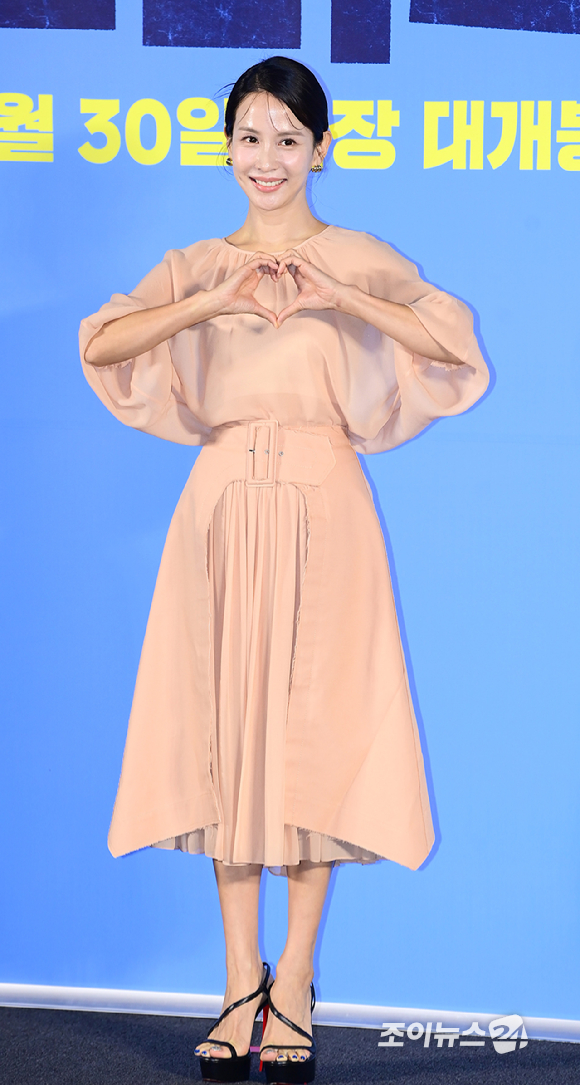 배우 조여정이 30일 오전 서울 CGV 용산아이파크몰에서 열린 영화 '좀비딸' (감독 필감성) 제작보고회에 참석하고 있다. [사진=정소희 기자]
