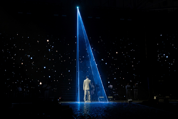 씨엔블루 정용화가 2025 JUNG YONG HWA LIVE 'Director's Cut: Our Fine Days'(2025 정용화 라이브 '디렉터스 컷 : 아워 파인 데이즈')에서 팬들을 만나고 있다. [사진=FNC엔터테인먼트]