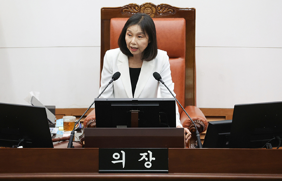 최호정 서울시의회 의장이 6월 10일 서울 중구 서울시의회에서 열린 제331회 정례회 개회식에서 개회사를 하고 있다. [사진=연합뉴스]