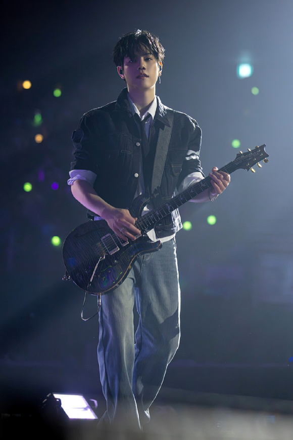 밴드 엔플라잉이 2026 N.Flying LIVE '&CON5 : into REM'(2026 엔플라잉 라이브 '엔콘5 : 인투 렘') 전국투어 서울 공연에서 팬들을 만나고 있다. [사진=FNC엔터테인먼트]