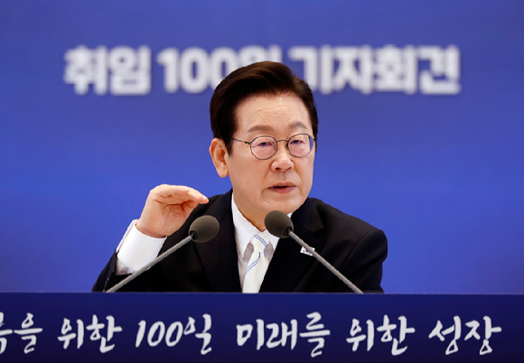이재명 대통령이 11일 청와대 영빈관에서 열린 취임 100일 기자회견 '회복을 위한 100일, 미래를 위한 성장'에서 발언하고 있다. 2025.9.11 [대통령실통신사진기자단] [사진=연합뉴스]