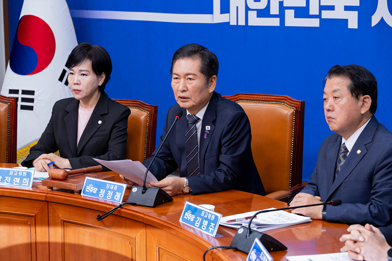 더불어민주당 정청래 대표를 비롯한 최고위원들이 20일 국회에서 열린 최고위원회의에서 발언하고 있다. 2025.10.20 [사진=연합뉴스]