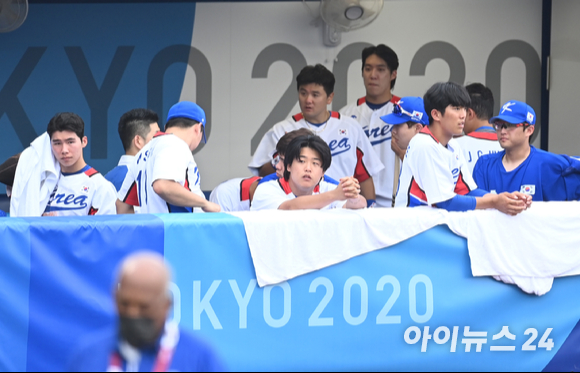 7일 일본 가나가와현 요코하마 스타디움에서 2020 도쿄올림픽 야구 한국과 도미니카공화국의 동메달결정전이 펼쳐졌다. 한국 강백호가 6-10으로 패하며 4위를 차지한 뒤 아쉬워하고 있다.