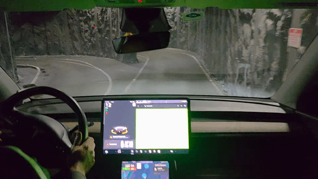 "지하 동굴?" 베가스 루프 진입을 위해 지하로 내려가는 중. [사진=박지은 기자]