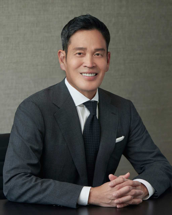 정용진 회장이 23일 발표한 신세계그룹 정기임원인사에서 이마트 대표이사로 복귀했다. [사진=신세계그룹]