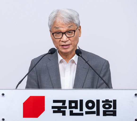 여상원 국민의힘 중앙윤리위원장이 11일 오전 서울 여의도 중앙당사에서 회의 결과를 발표하고 있다. [사진=연합뉴스]
