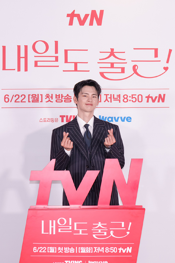 tvN 드라마 '내일도 출근!' 제작발표회에 참석한 배우 서인국 [사진=tvN ]